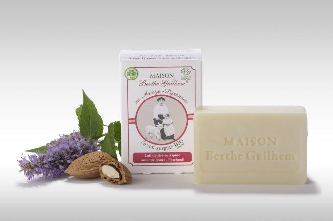 Savon certifié BIO sans huile de palme au lait de chèvre - AMANDE DOUCE & PATCHOULI