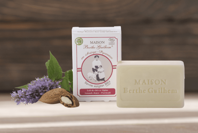 Savon certifié BIO sans huile de palme au lait de chèvre - AMANDE DOUCE & PATCHOULI