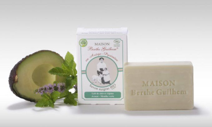 Savon certifié BIO sans huile de palme au lait de chèvre - AVOCAT & MENTHE