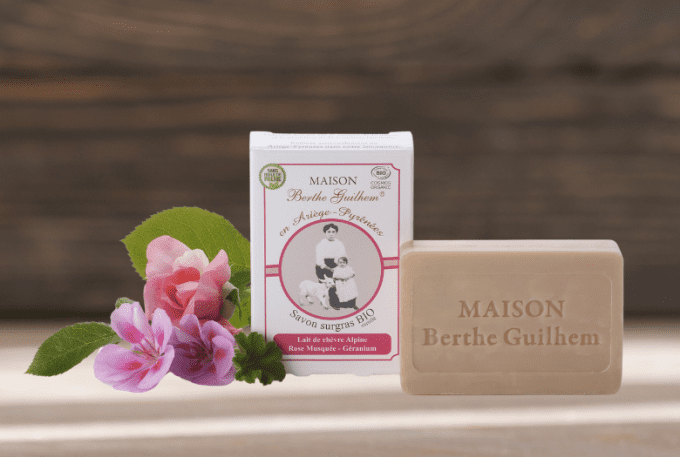 Savon certifié BIO sans huile de palme au lait de chèvre - ROSE MUSQUEE & GERANIUM